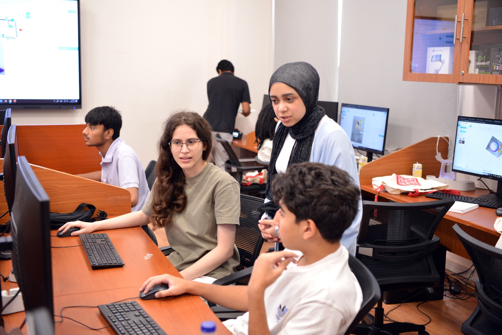 Future University in Egypt Hosts "Designing AR Experiences with No-Code Tools" Workshop for School Students